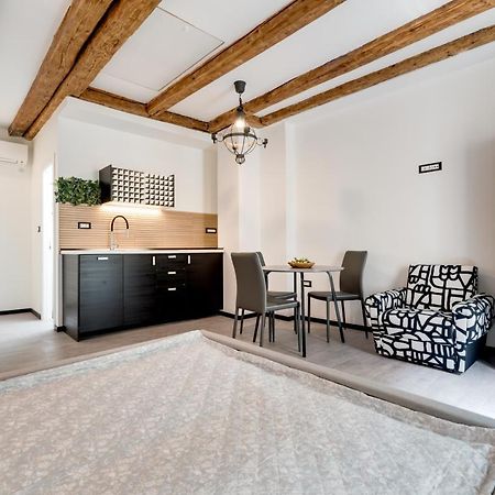 Black & White Apartments Рієка Екстер'єр фото