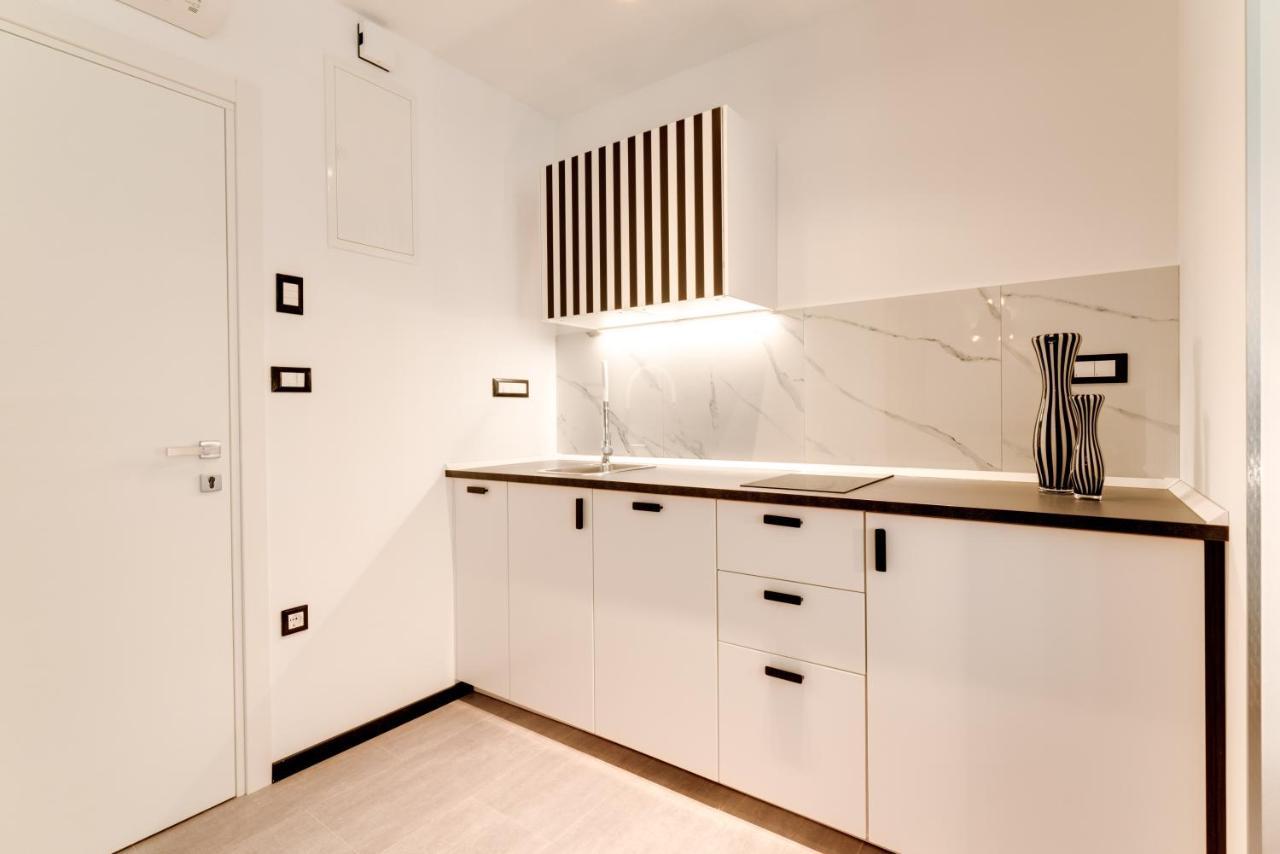 Black & White Apartments Рієка Екстер'єр фото