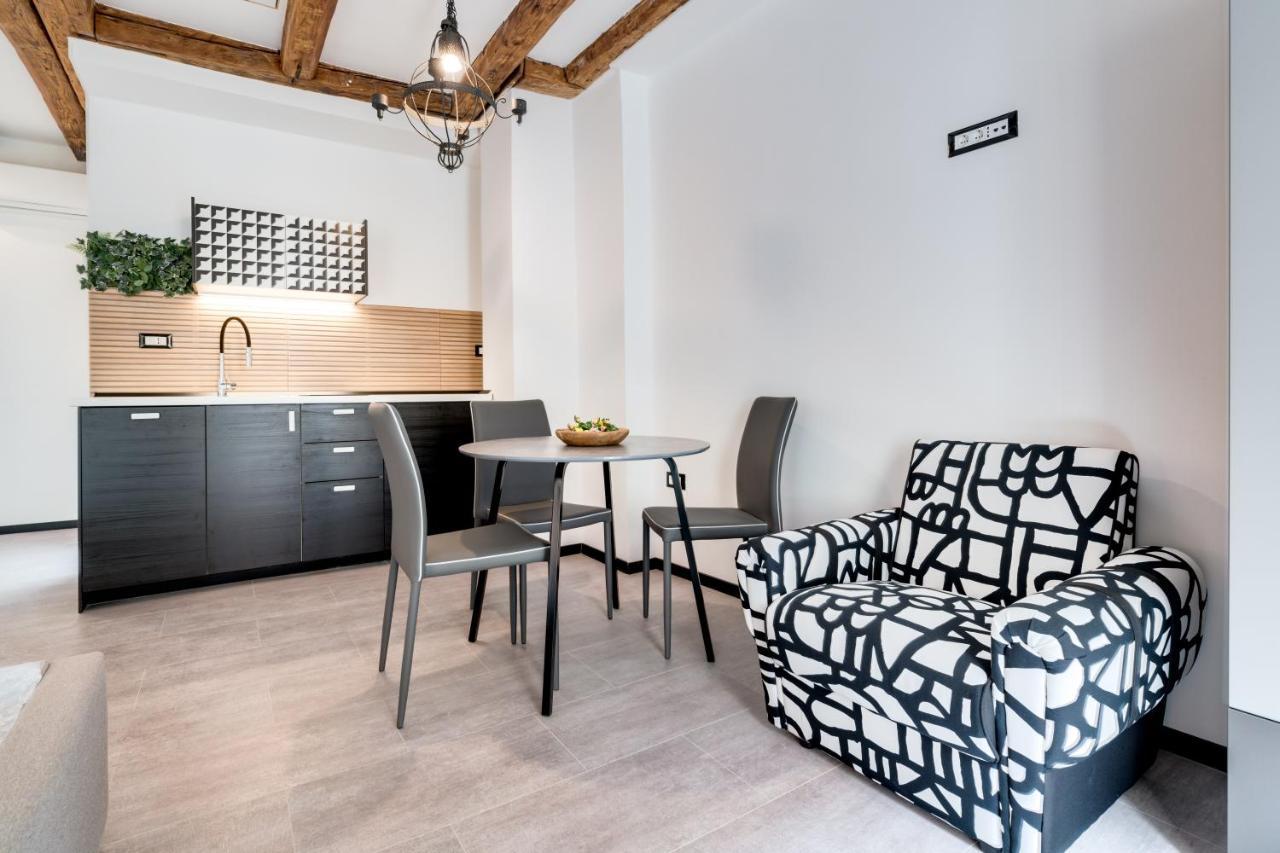 Black & White Apartments Рієка Екстер'єр фото