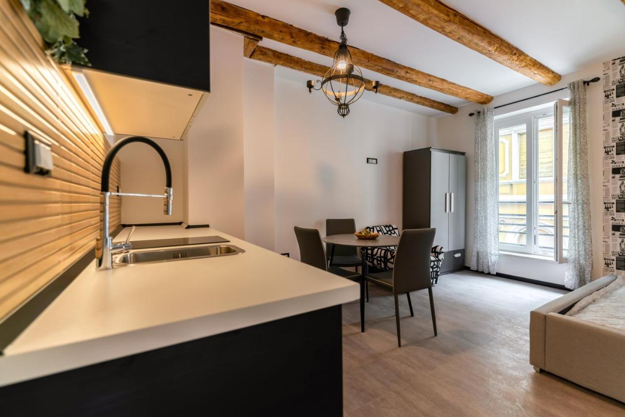Black & White Apartments Рієка Екстер'єр фото